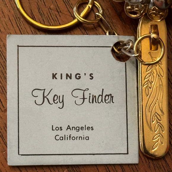 VTG King's Key Finder Los Angeles Ruby Red Rhinestone Engraved Metal Key Chain - Picture 2 of 5